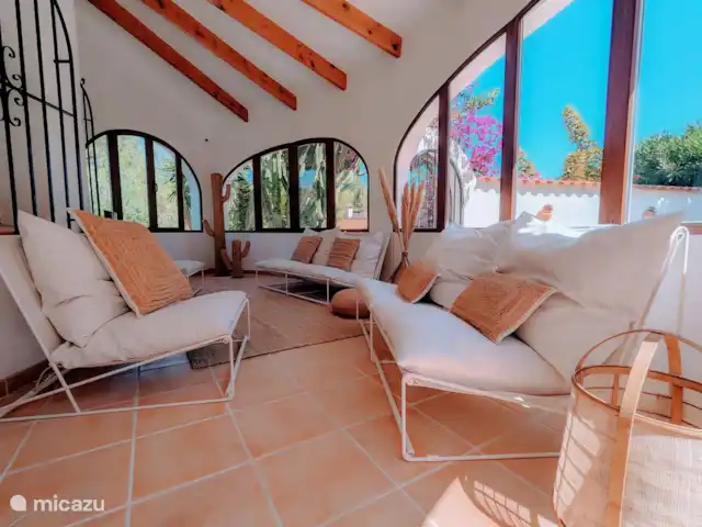 Casa Morissa en España, Costa Blanca, Benissa - villa Una preciosa Naya donde también puedes sentarte cómodamente en invierno. Hay nuevos bancos donde se puede leer o charlar juntos