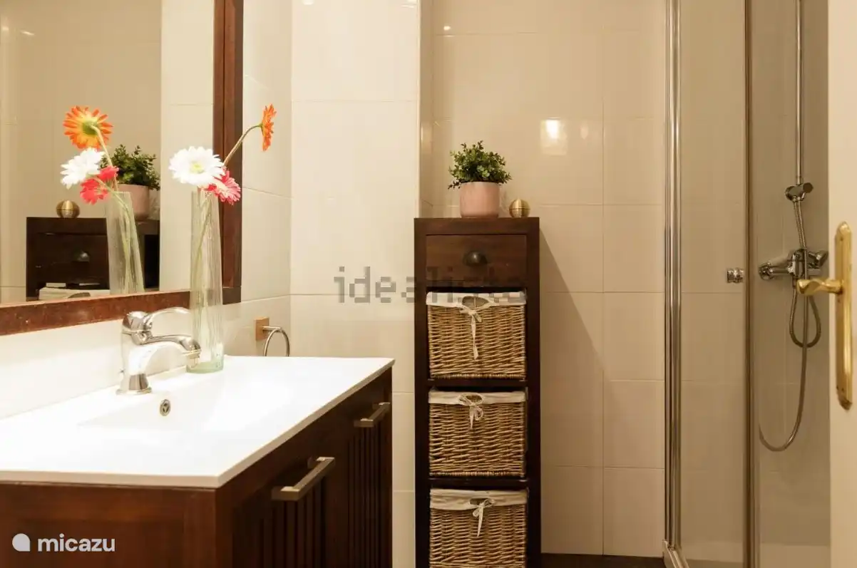 Badezimmer 1 (Erdgeschoss)