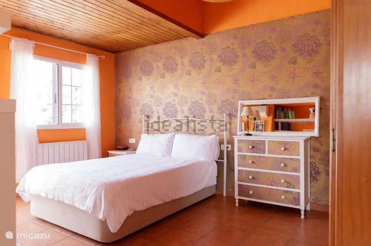 Schlafzimmer 2 mit Balkon (erster Stock)