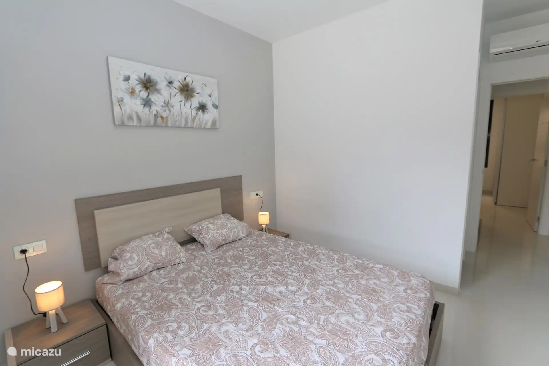 Schlafzimmer mit Doppelbett