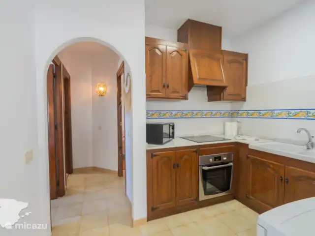Casa Horizonte | Espagne, Costa Blanca, Moraira - appartement Cuisine avec le hall vers les chambres et la salle de bain