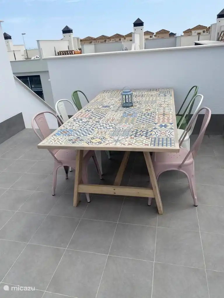 Köstliches Essen auf der Dachterrasse