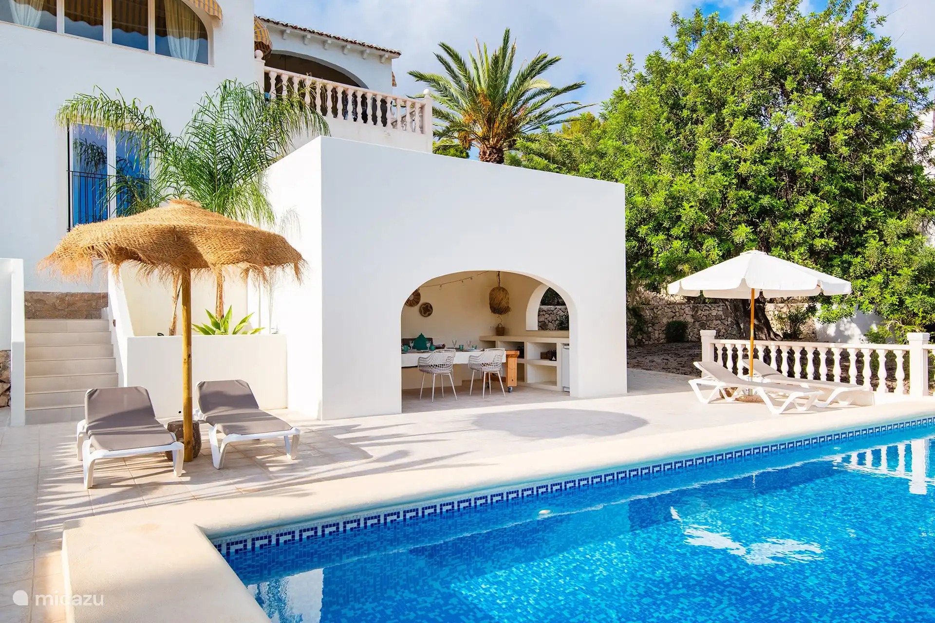 Die Naya und der Pool