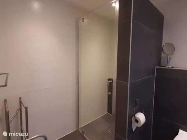 Mooy aan Zee en Países Bajos, Holanda del Norte, Callantsoog - casa paredada Ducha espaciosa