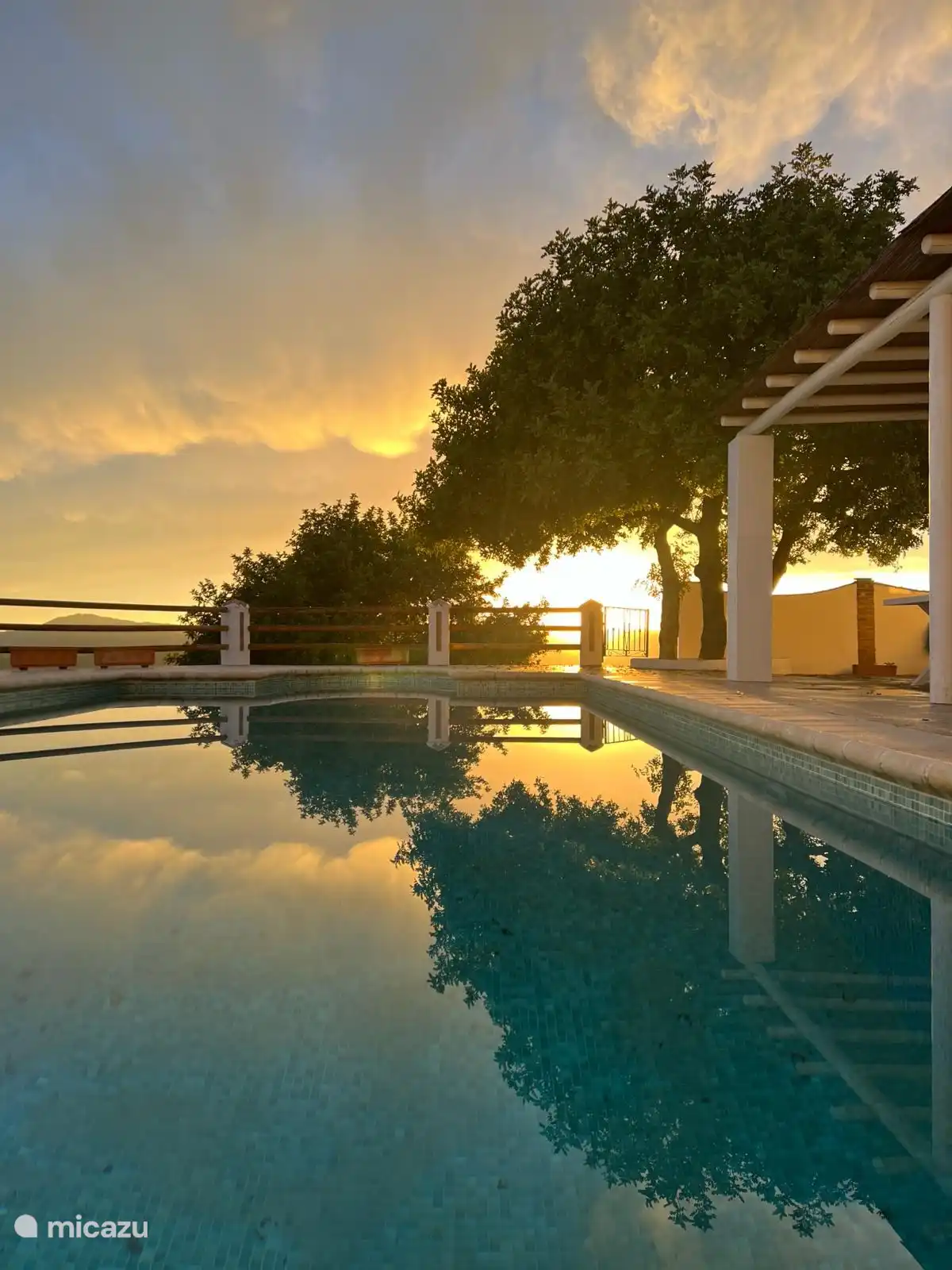 Casa Olivia - Sonnenuntergang von der Poolterrasse