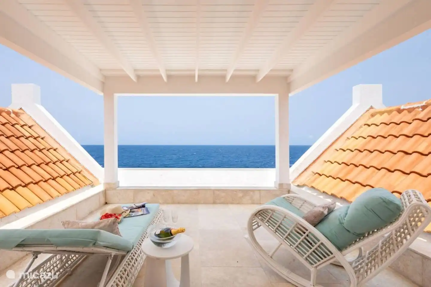 Vue sur la mer au-dessus 