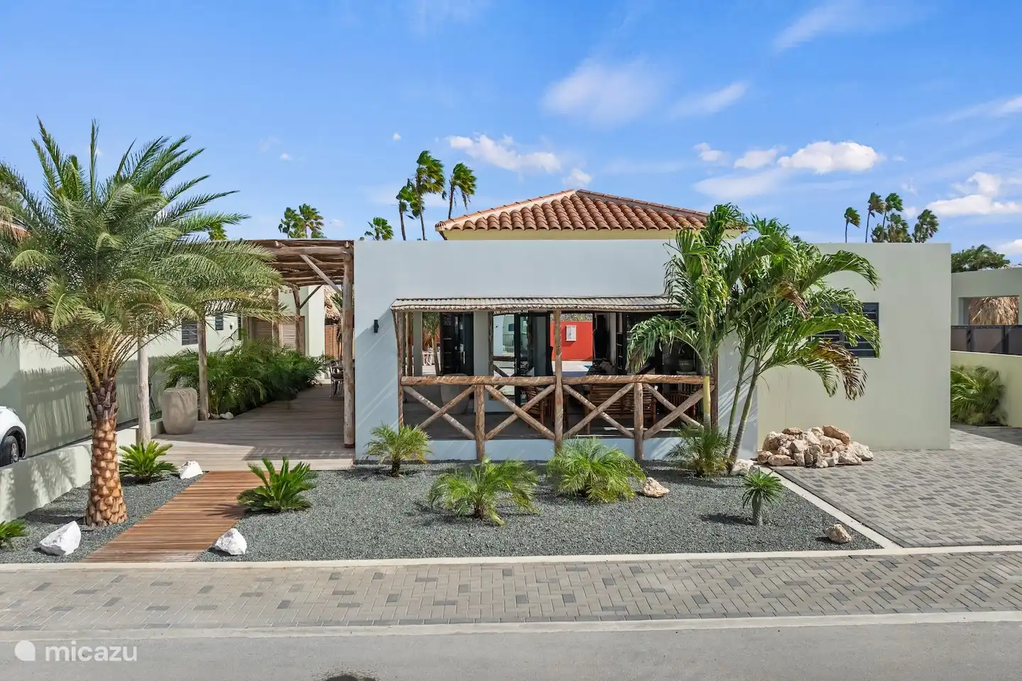 Villa en Mambo Beach – Villa Rayo de Sol | Micazu