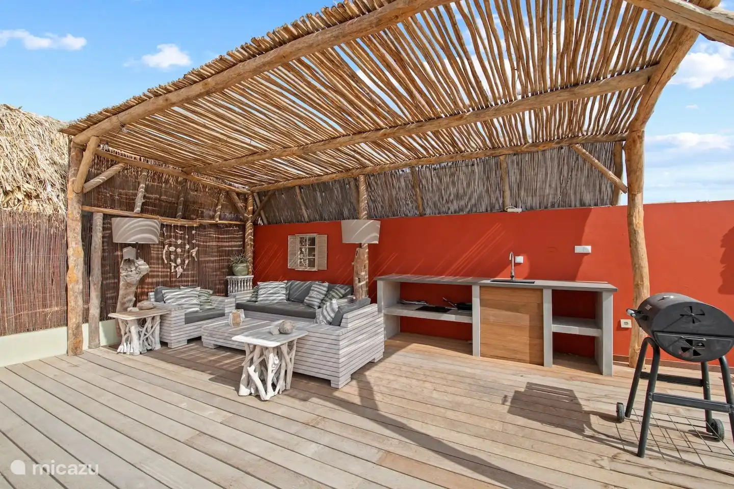 Garden with seating area