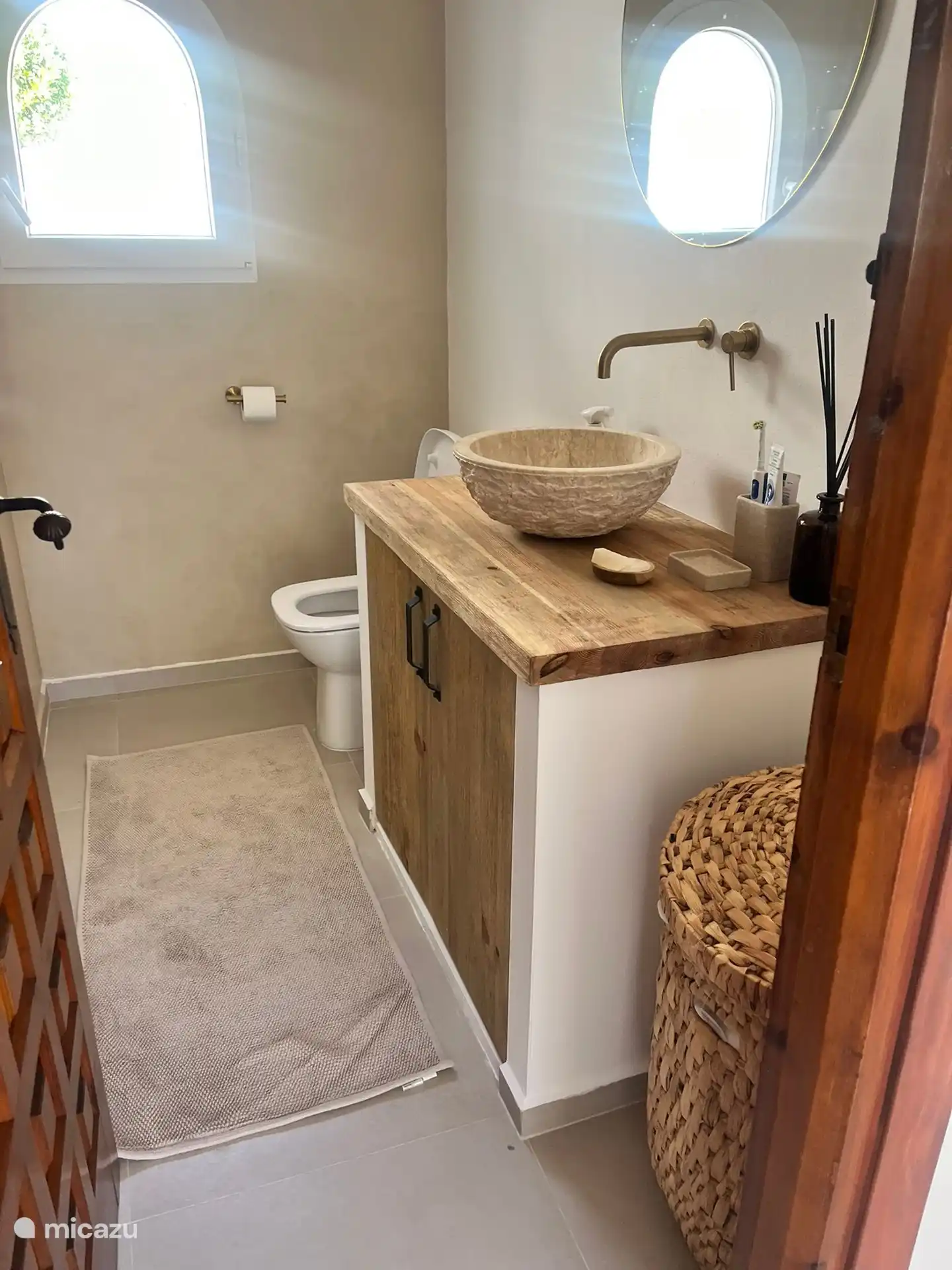 The bathroom of the top floor