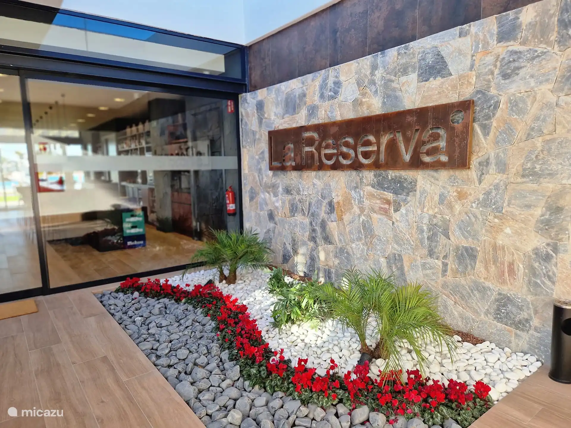 Restaurant at the resort by the lake