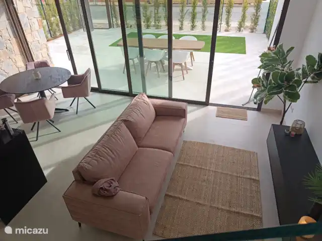 Villa Lucia huren in Spanje, Murcia, Torre-Pacheco - villa Gelijkvloers met woonkamer met open keuken met terras aansluitend. Terras heeft een automatische zonneluifel.