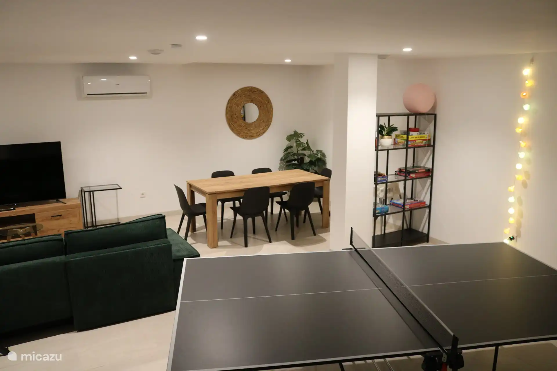 Relaxation area with ping pong