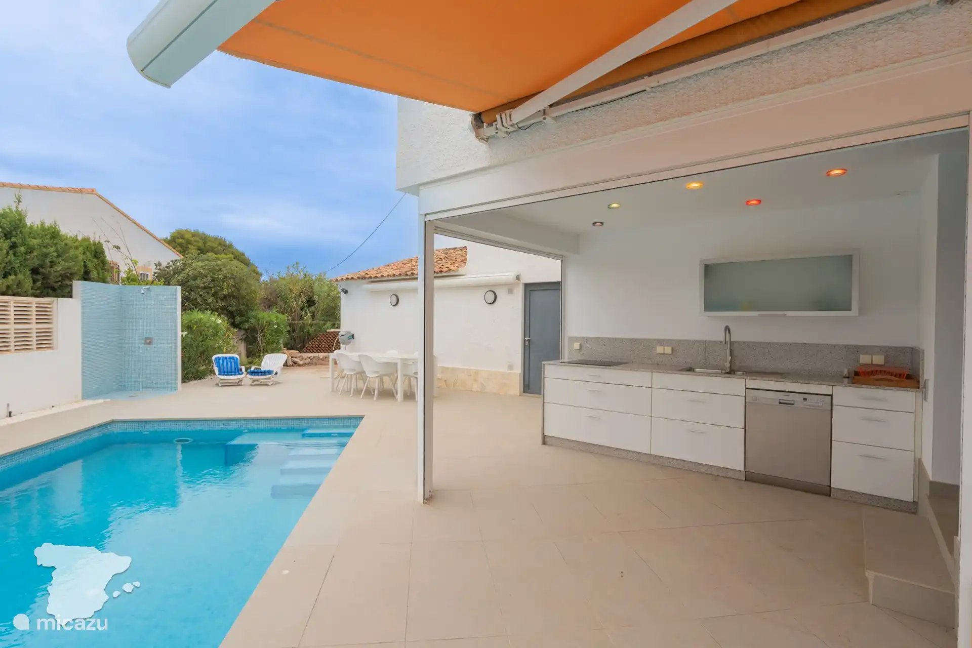 Private swimming pool and outdoor kitchen