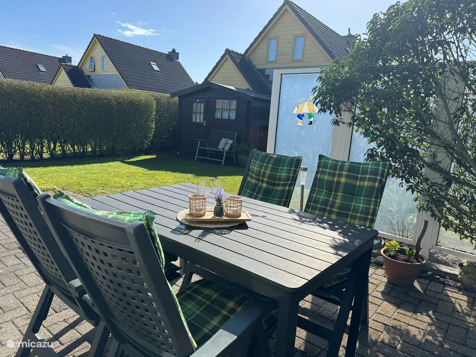 Außerhalb des Tisches