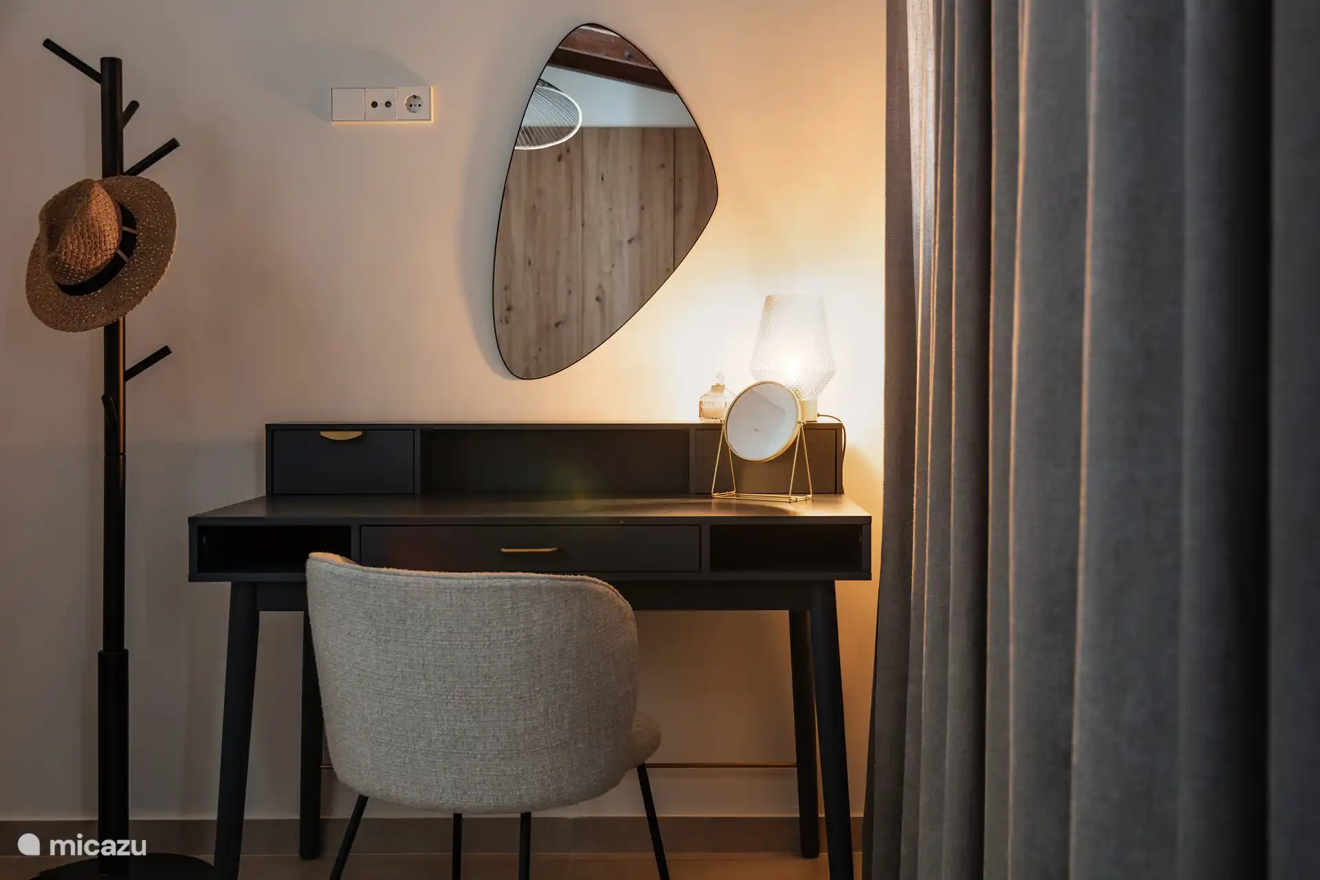 Schreibtisch im Schlafzimmer