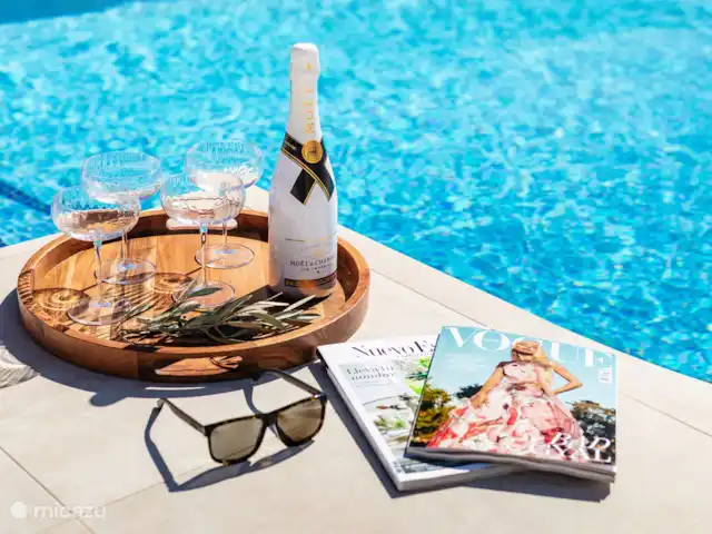 Villa Mi Novio con vista al mar  en España, Costa Blanca, Moraira - villa Deliciosa copa de champán junto a la piscina