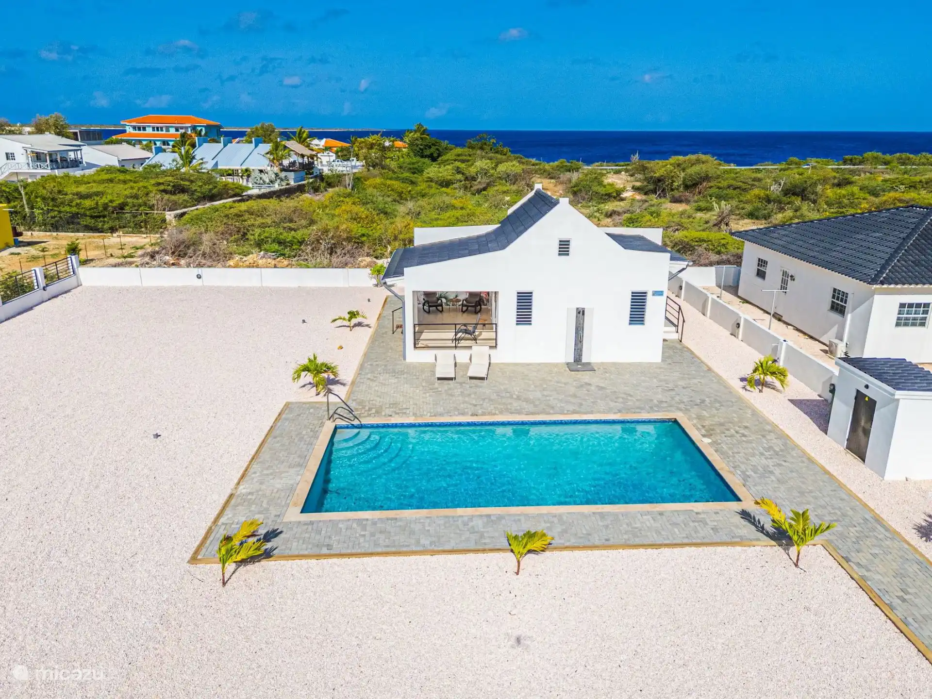 Ruimtelijk opgezet, geniet van de passaatwind en de ruimte.