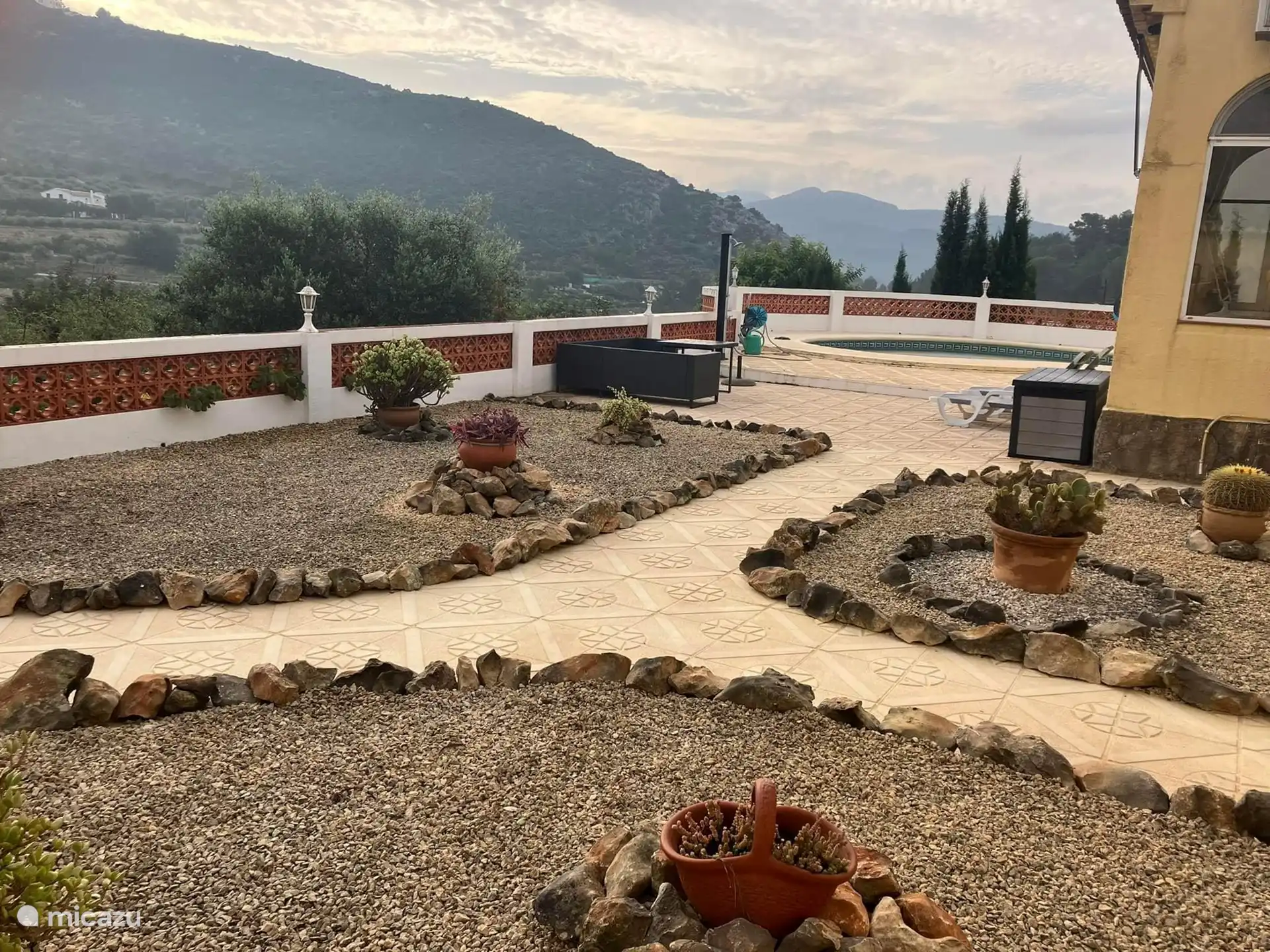 garden next to the pool