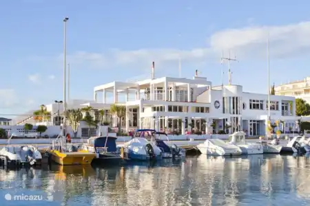 Greenwich Marina (Puerto Deportivo Luis Campomanes)