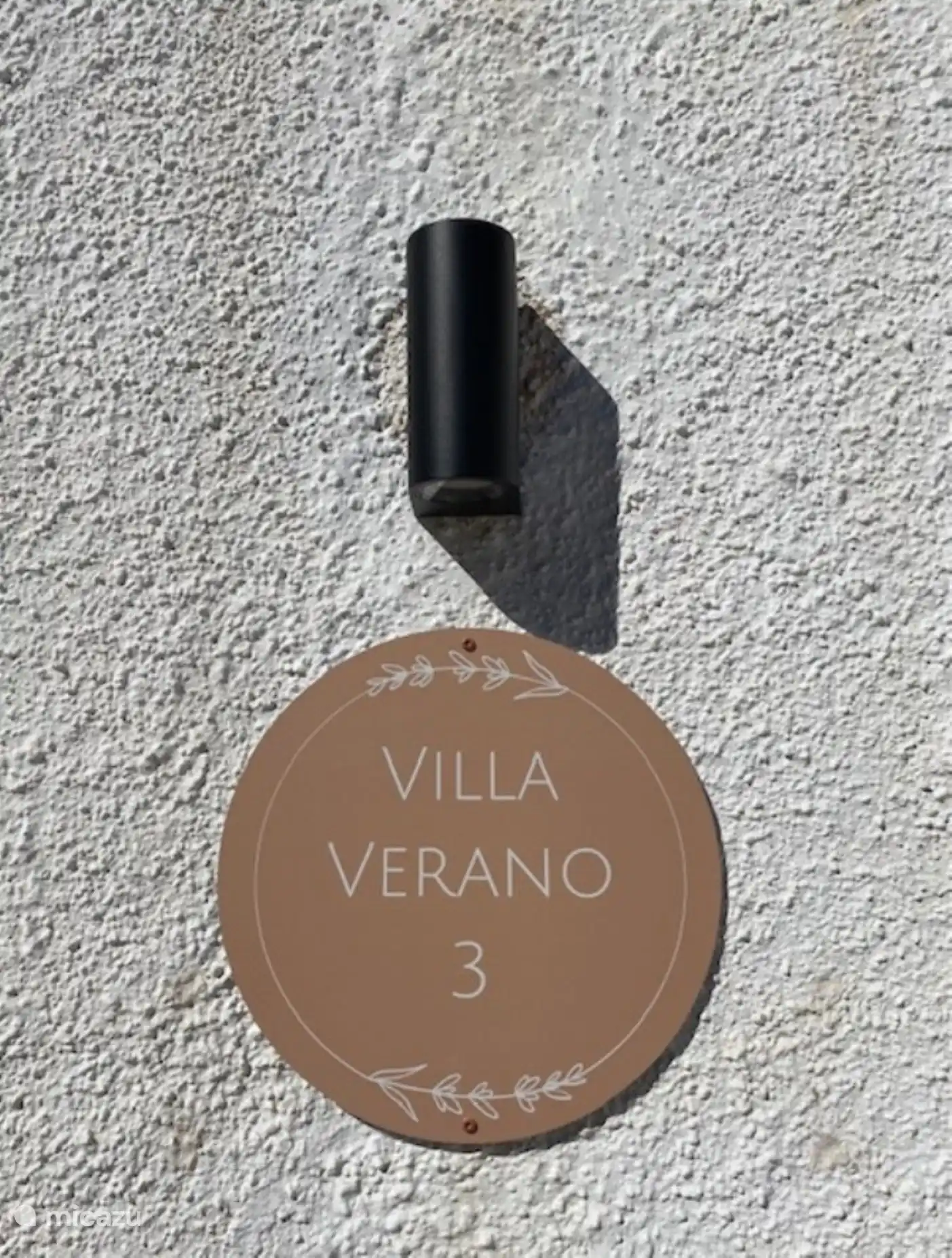 Sign villa Verano at entrance