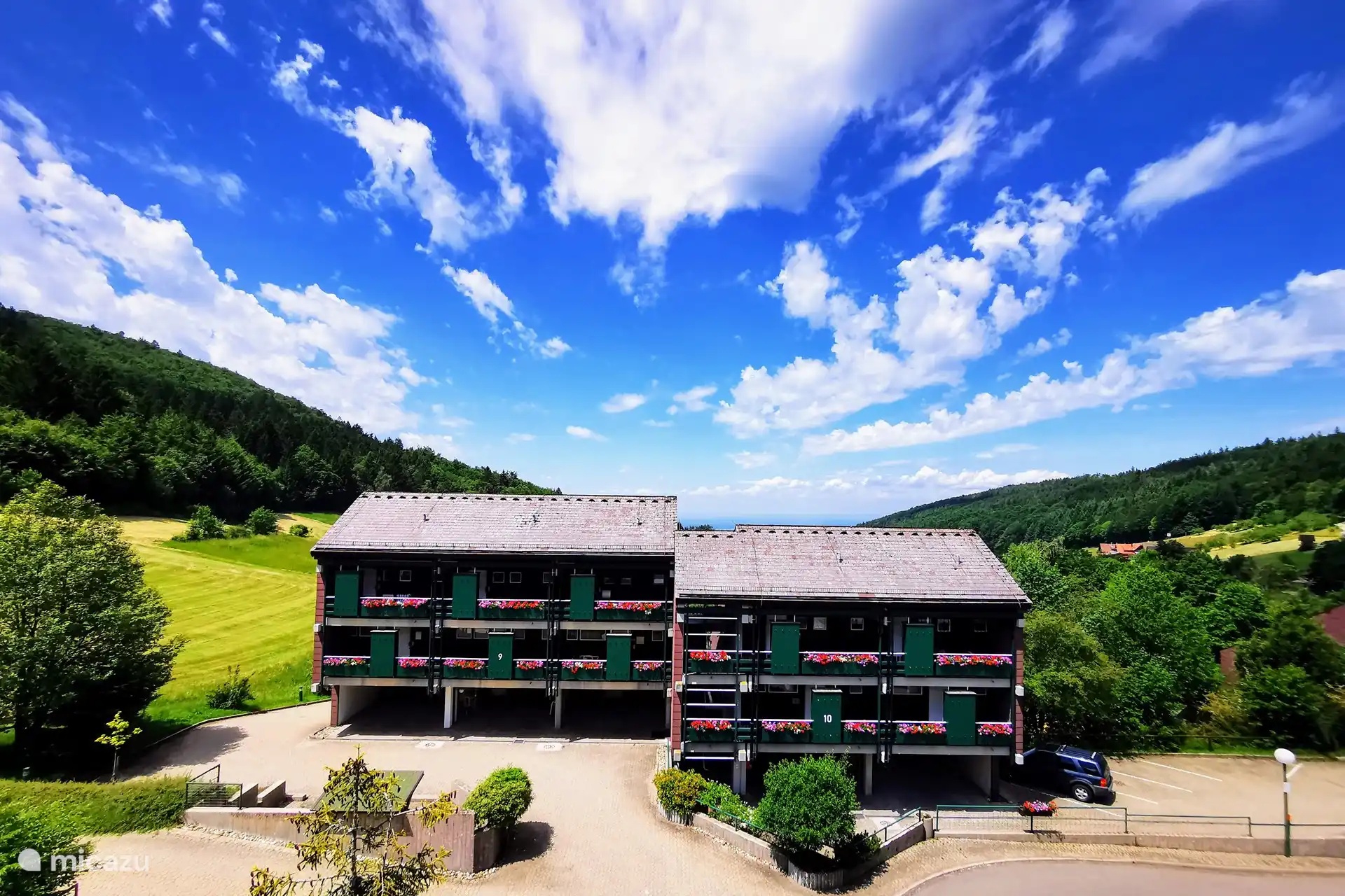 Par beau temps, vous pouvez profiter de la vue large jusqu’en France. Découvrez les vues à couper le souffle et l’atmosphère paisible de la Forêt-Noire. Parfait pour des moments de détente et des souvenirs inoubliables.