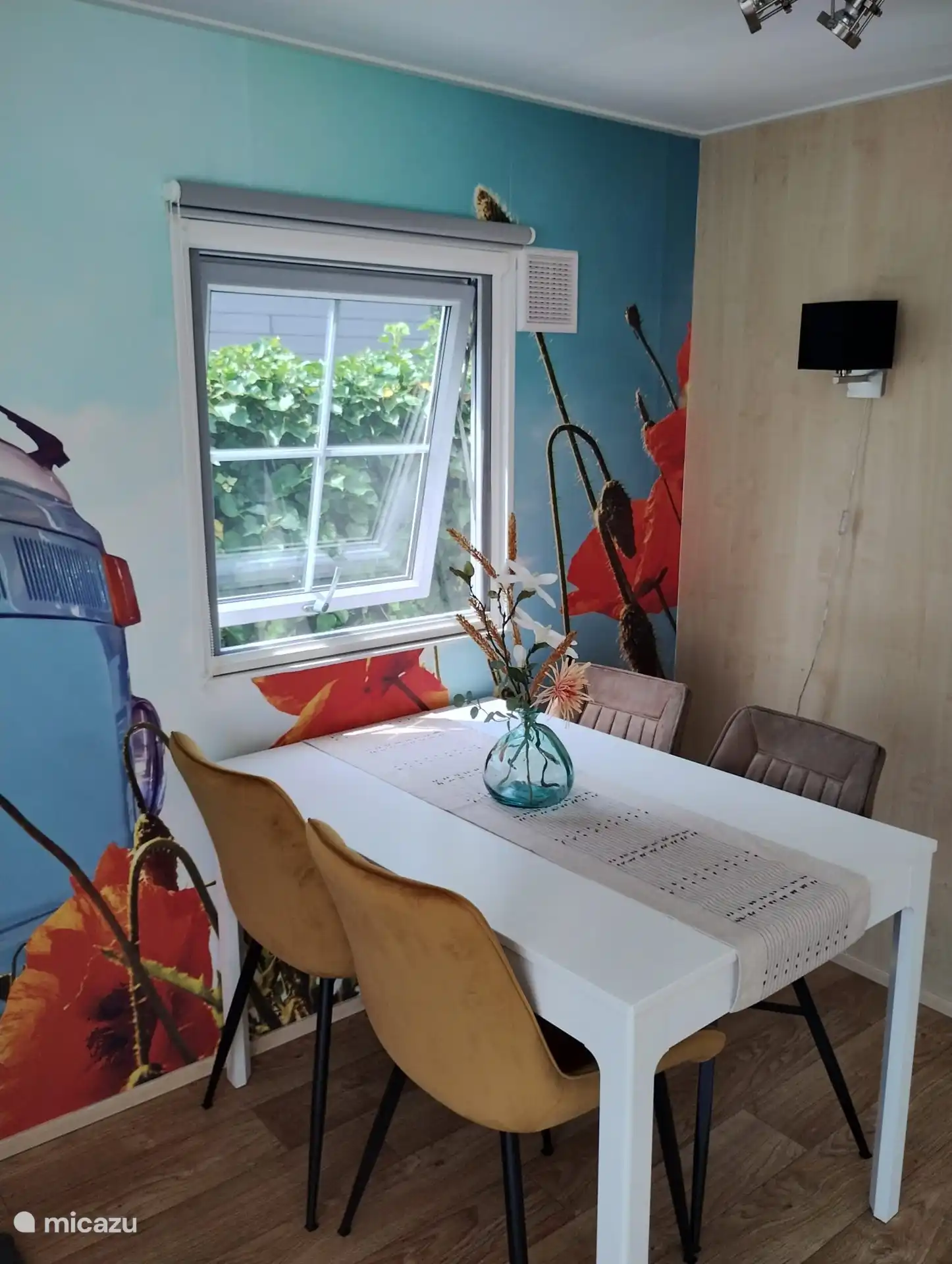 Ein gemütlicher Esstisch