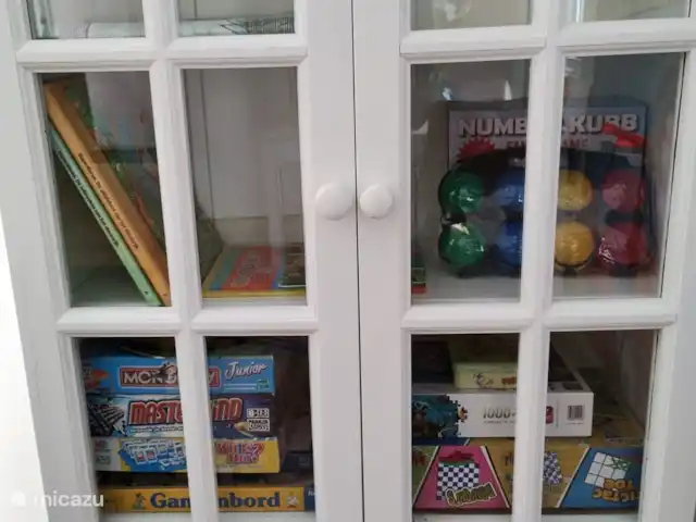 Location de Vacances Pays-Bas, Hollande méridionale, Goedereede, maison de vacances - Palais de Wil Armoire dans le chalet avec jeux pour enfants