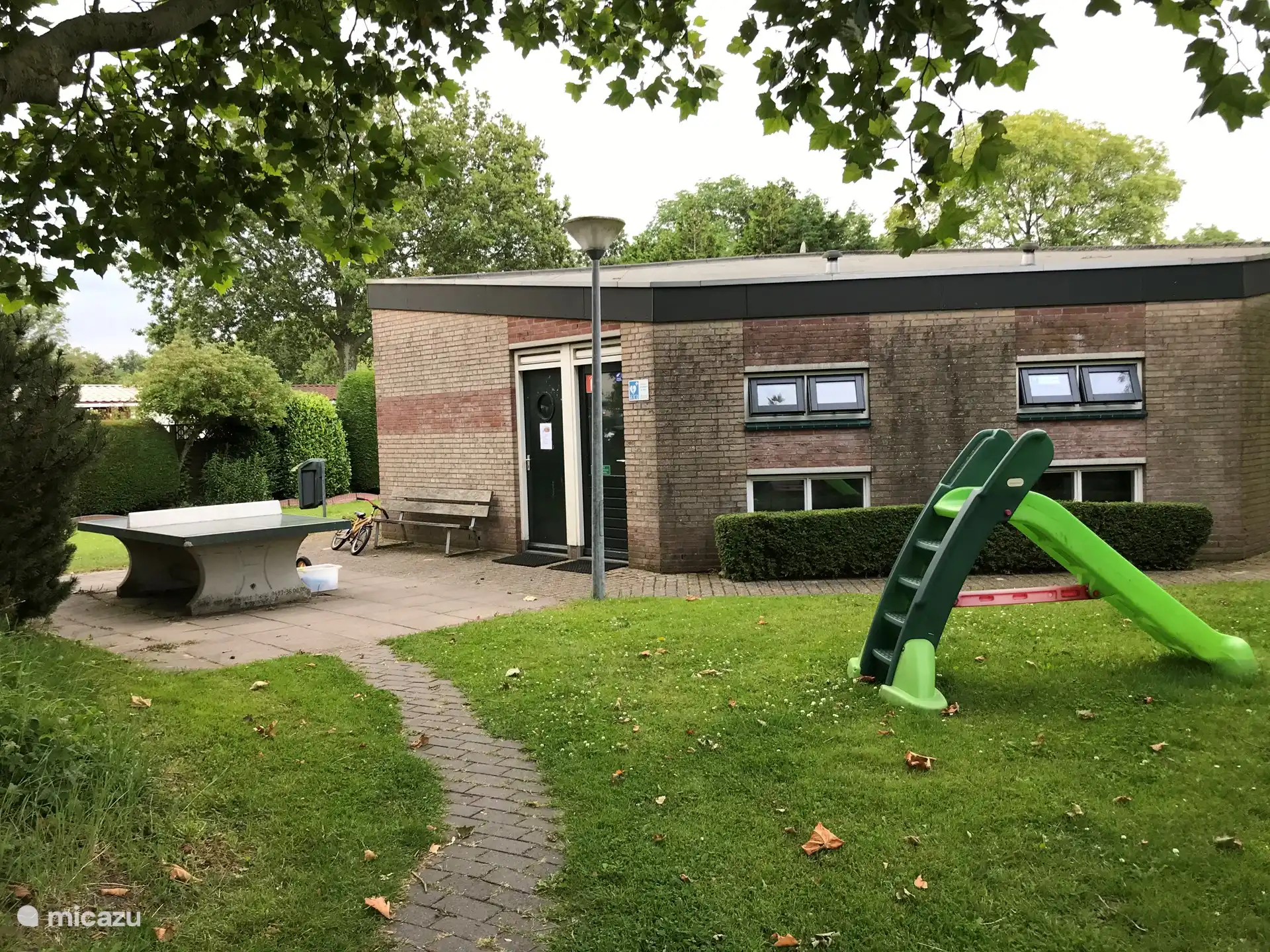 Im Park De Goede Ree gibt es auch einen Jugendclub mit einer Tischtennisplatte. In den Sommerferien werden dort auch Aktivitäten für die Kinder organisiert