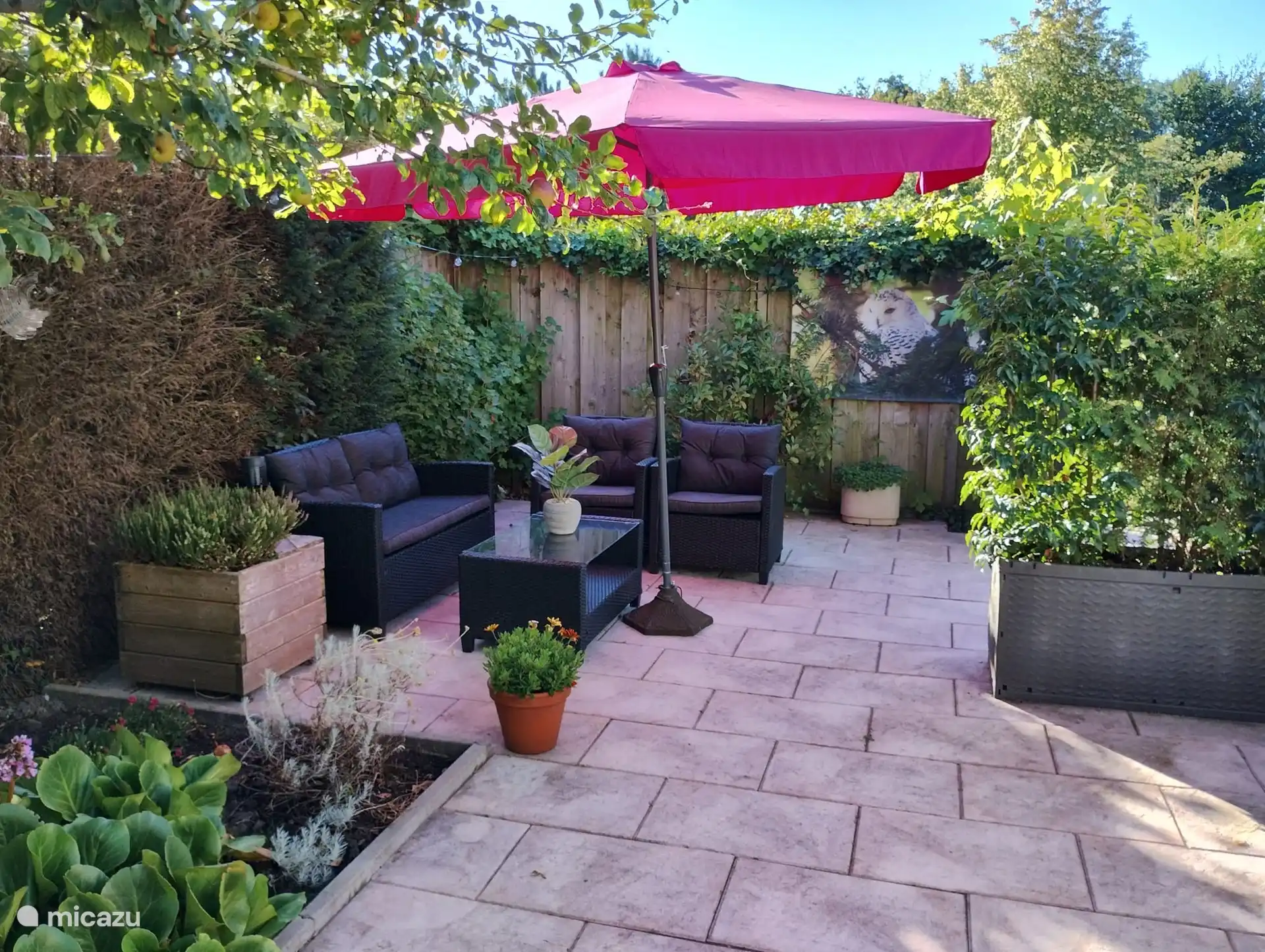 1 Terrasse verfügt über eine Lounge mit Sonnenschirm (oder ohne, was auch immer Sie möchten!)