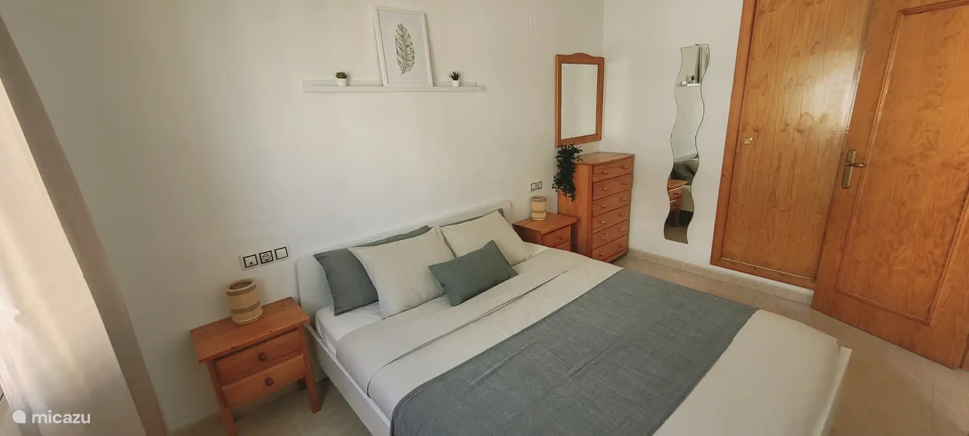 Ambas habitaciones tienen mucho espacio de guardarropas.