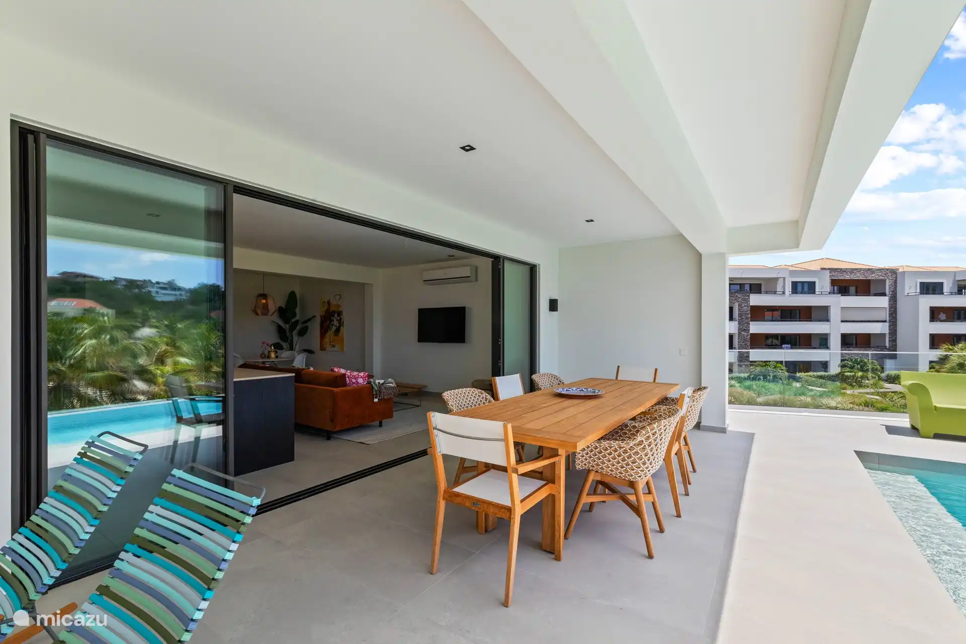 Essen im Freien an diesem Tisch