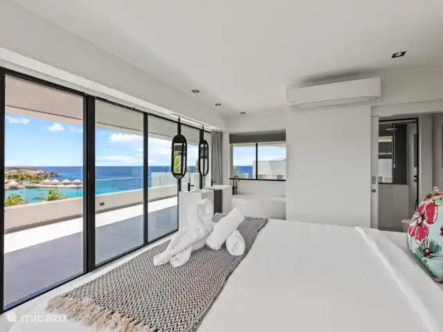 Station balnéaire de Blue Bay | Villa Bocazul 1 | Curaçao, Curaçao-Centre, Blue Bay - villa Chambre parentale avec vue sur la mer