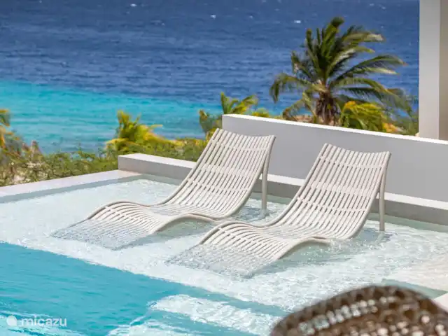 Station balnéaire de Blue Bay | Villa Bocazul 1 | Curaçao, Curaçao-Centre, Blue Bay - villa Chaises longues dans l’eau : détente ultime