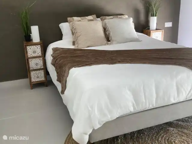Villa Palmera | Espagne, Andalousie, Alhaurín el Grande - villa L’une des trois chambres spacieuses pour 2 personnes avec bureau et grande armoire intégrée.
