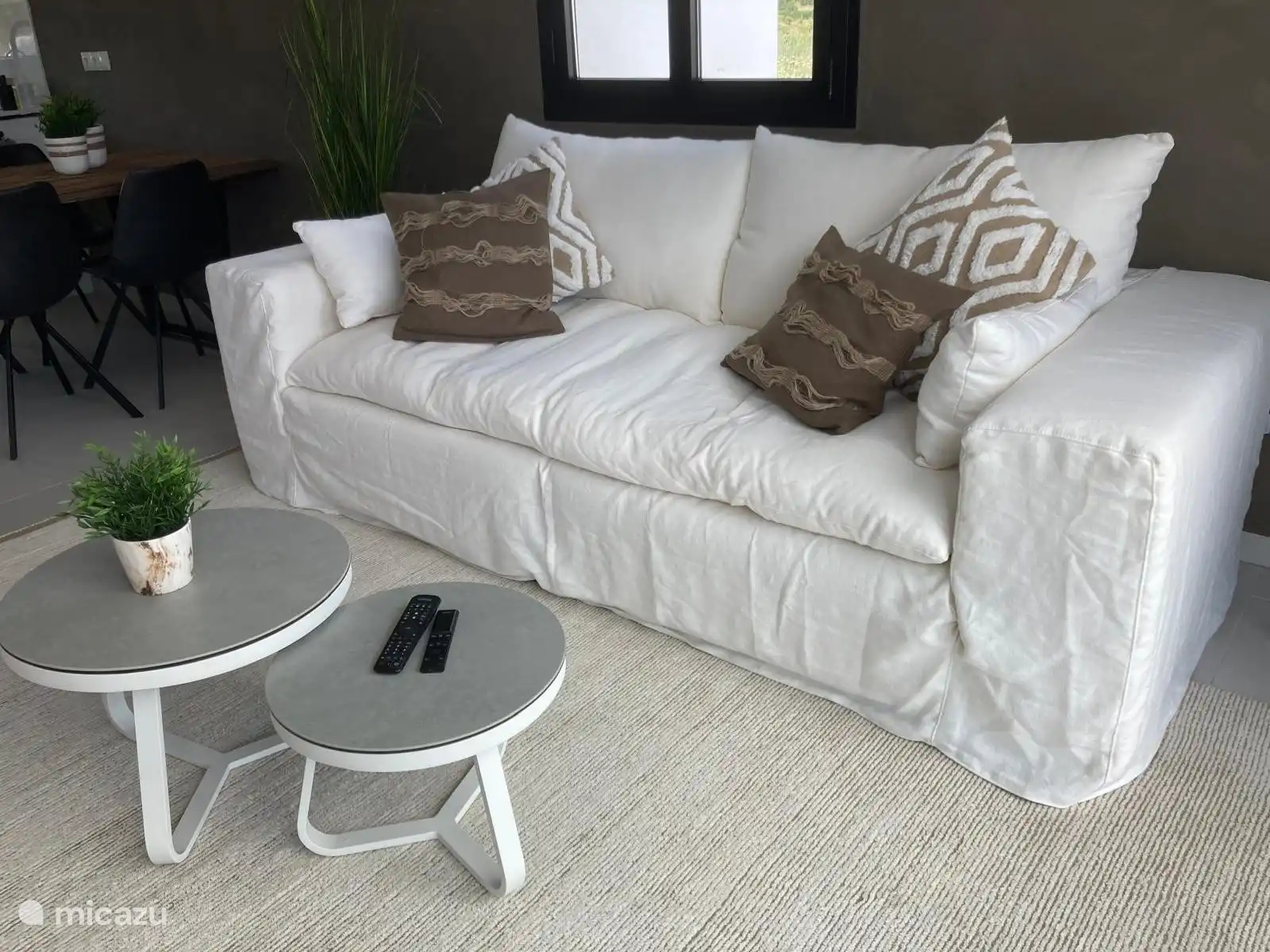 Entspannte Zeit auf dem gemütlichen Ibiza-Sofa.