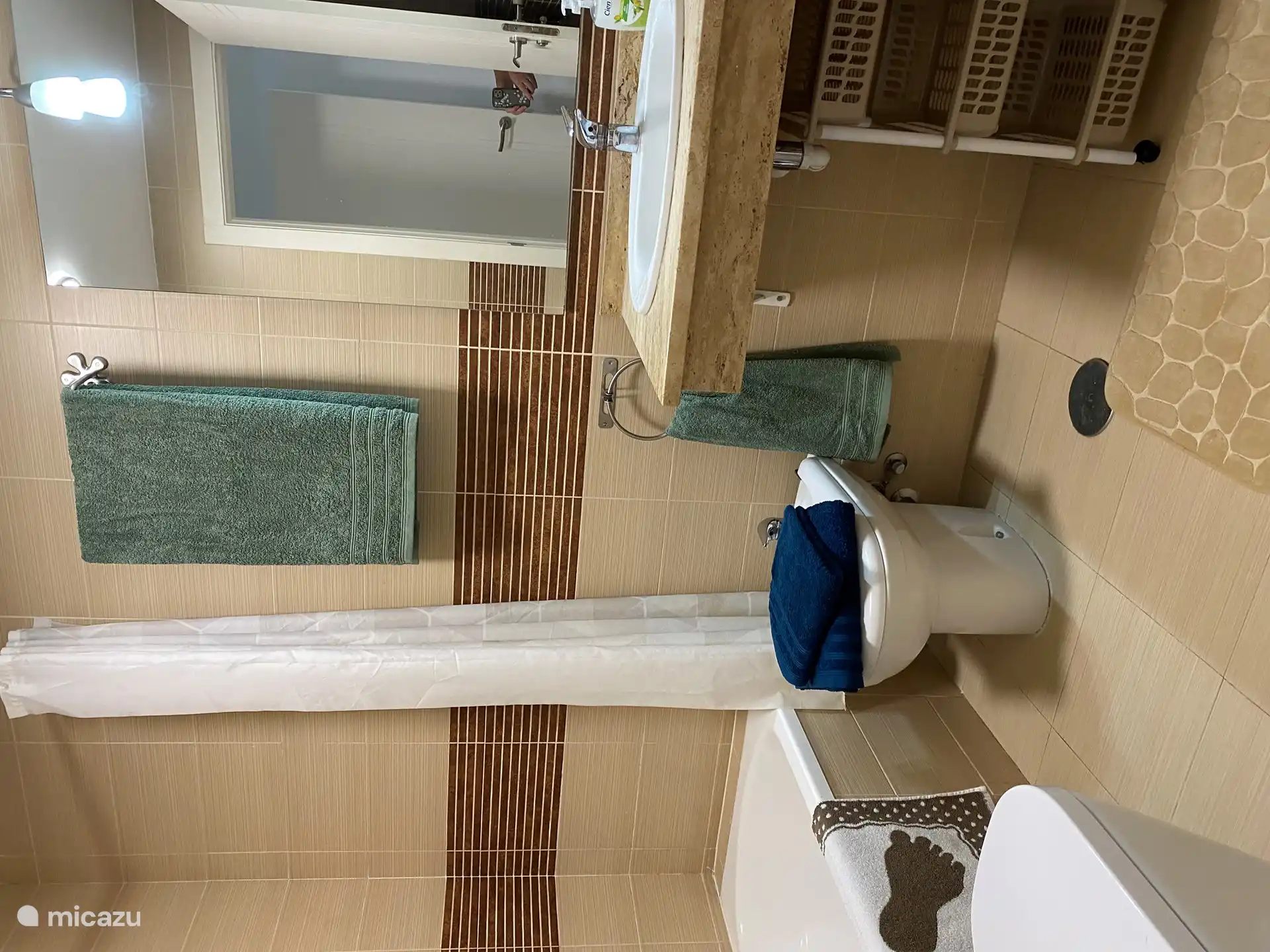 Dans la salle de bains classique, vous pouvez commencer la journée en pleine forme et/ou la terminer rafraîchie.