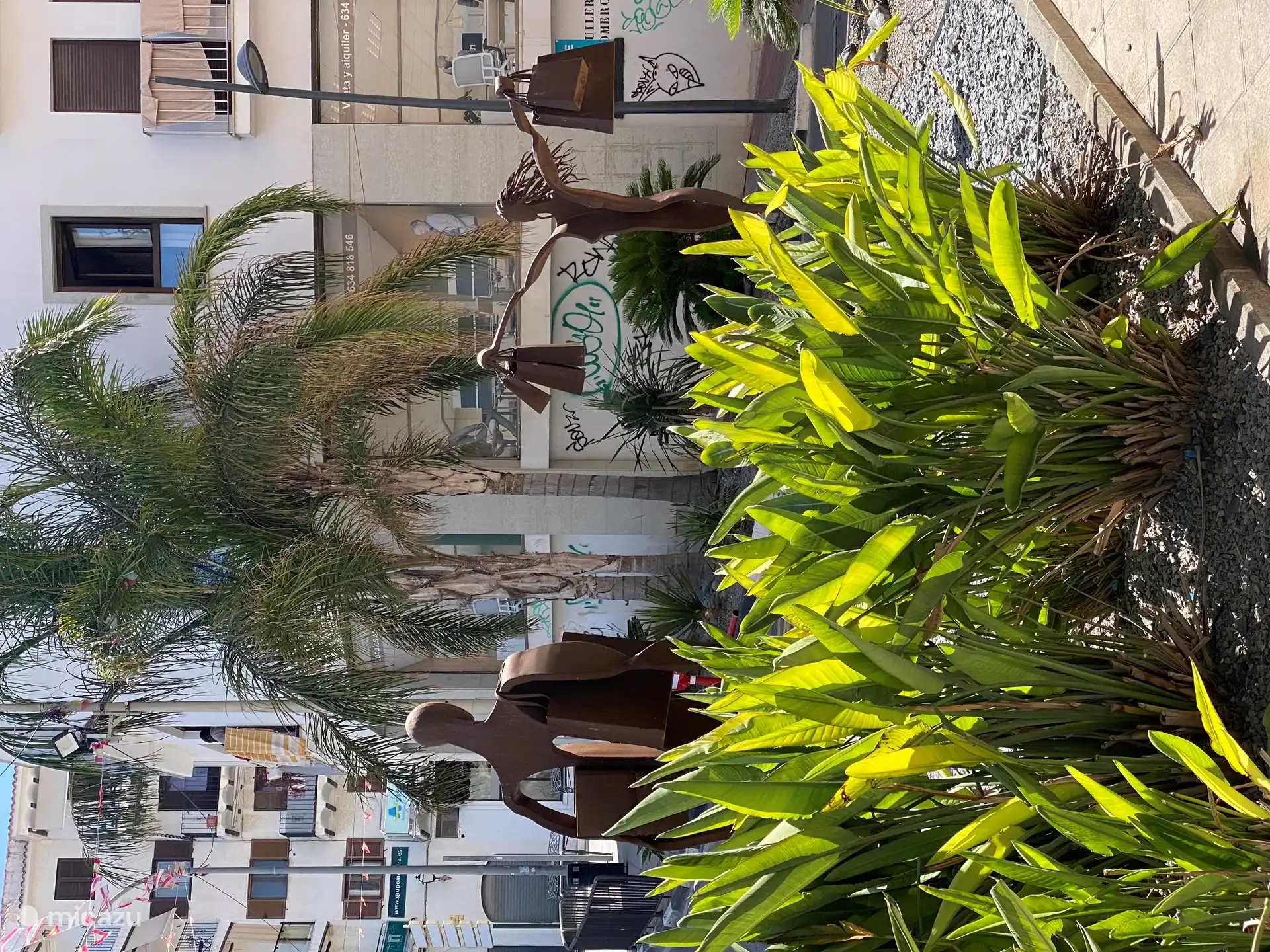 Les rues commerçantes sont littéralement au coin de la rue.