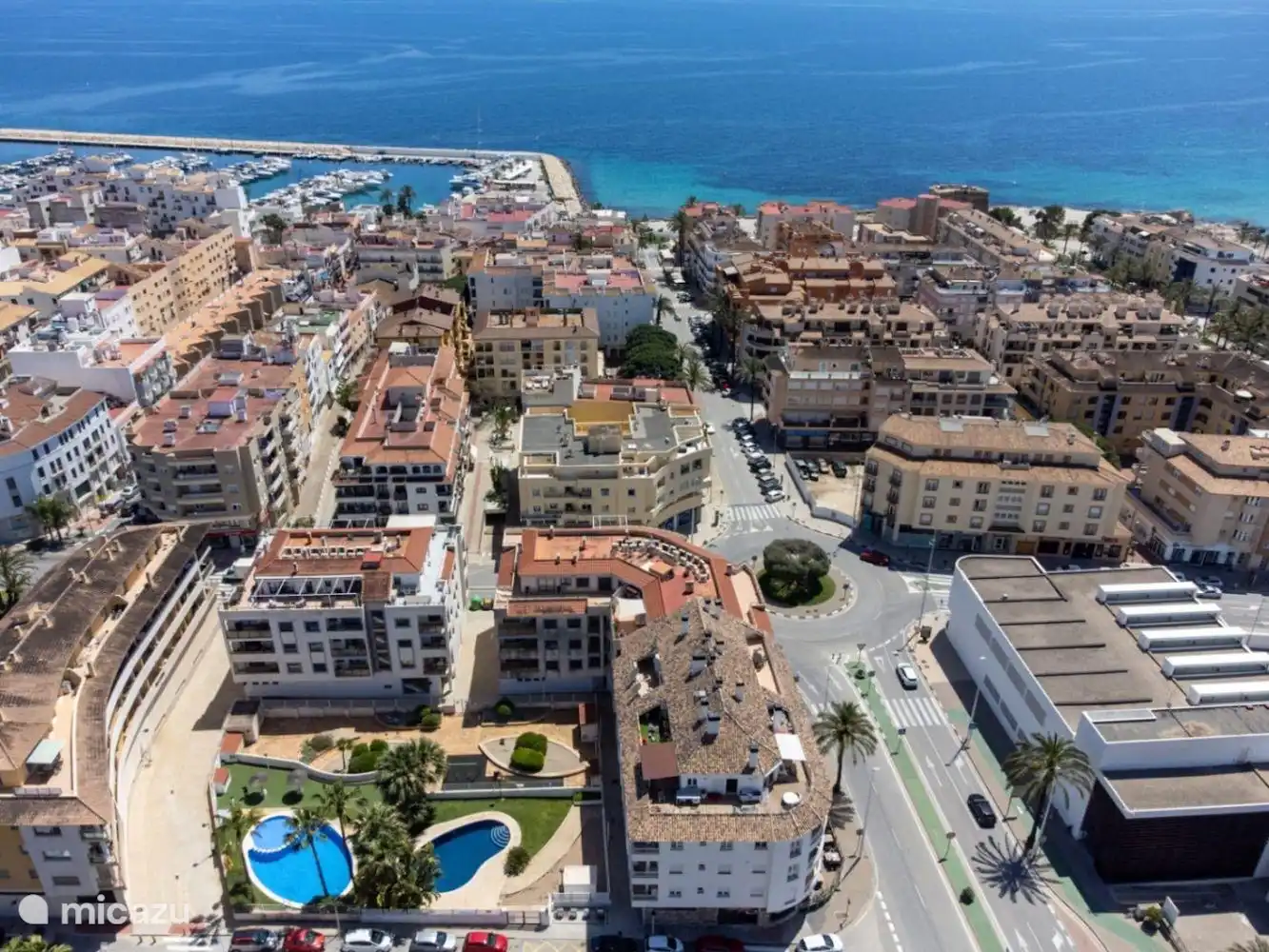 L’appartement Vista Olivo est situé dans le centre de la pittoresque Moraira. A quelques minutes à pied de la plage, du port, du boulevard, des restaurants et des boutiques.
