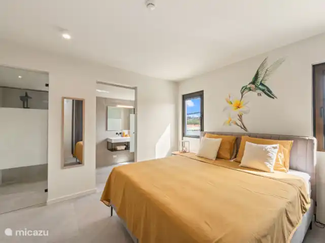 Le quai 5D, près de Handelskade, Punda | Curaçao, Curaçao-Centre, Willemstad - appartement Chambre principale avec climatisation et salle de bain privée