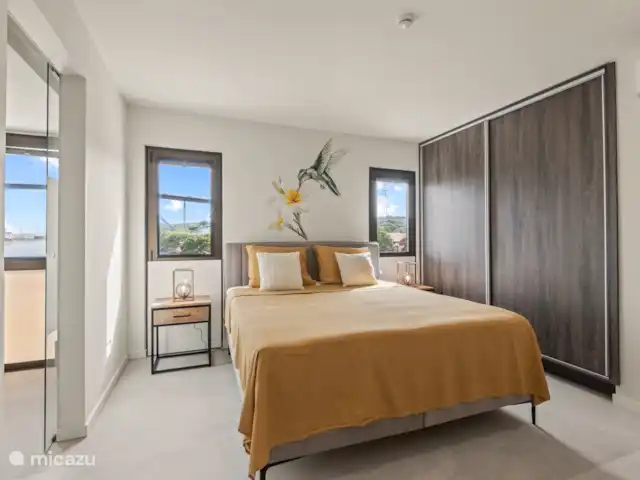 Le quai 5D, près de Handelskade, Punda | Curaçao, Curaçao-Centre, Willemstad - appartement Chambre principale avec climatisation et salle de bain privée