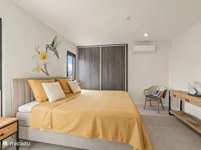 Le quai 5D, près de Handelskade, Punda | Curaçao, Curaçao-Centre, Willemstad - appartement Chambre principale avec climatisation et salle de bain privée