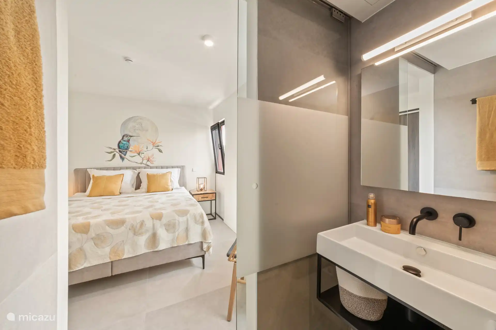 Zweites Schlafzimmer mit Klimaanlage und eigenem Bad