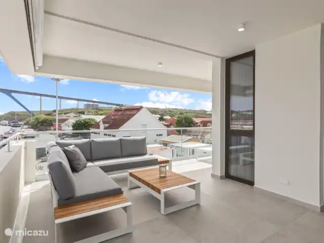 Le quai 5D, près de Handelskade, Punda | Curaçao, Curaçao-Centre, Willemstad - appartement Grande terrasse ombragée, où vous pourrez regarder les bateaux à l’infini