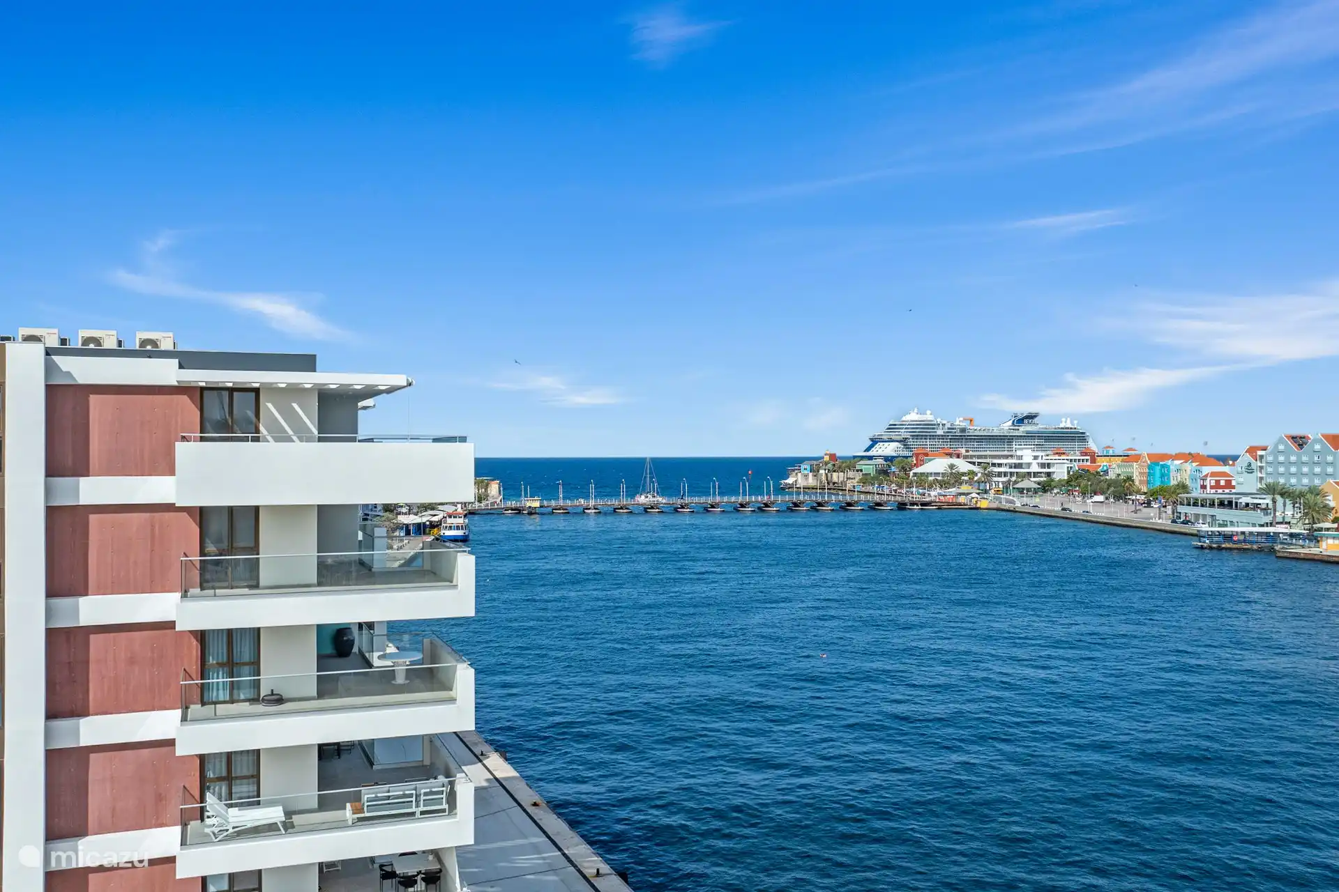 Nördlichster Turm der The Wharf Apartments, in denen sich die Wohnung im 2. Stock befindet. 