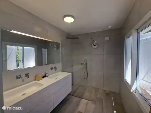 Villa la Luciole met uitzicht op zee huren in Frankrijk, Côte d´Azur, Les Issambres - villa Moderne en complete badkamer