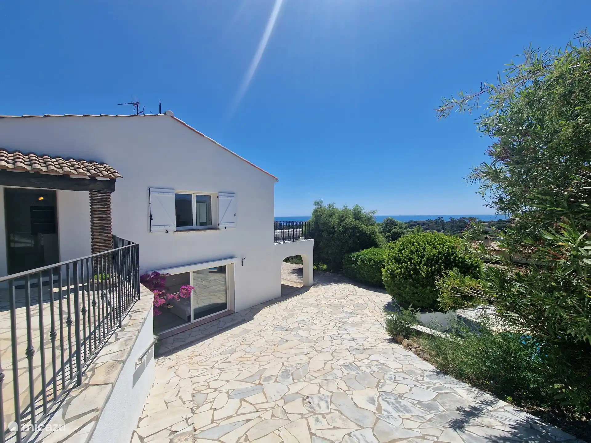 Villa la Luciole con vistas al mar en Francia, Costa Azul, Les Issambres - Villa