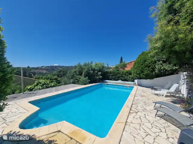 Villa la Luciole met uitzicht op zee huren in Frankrijk, Côte d´Azur, Les Issambres - villa Zwembad met ligbedden