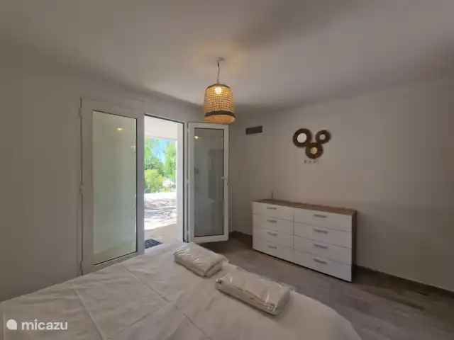 Villa la Luciole met uitzicht op zee huren in Frankrijk, Côte d´Azur, Les Issambres - villa Slaapkamer met deur naar tuin