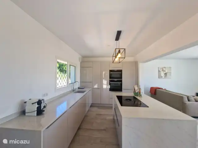 Villa la Luciole met uitzicht op zee huren in Frankrijk, Côte d´Azur, Les Issambres - villa Grote moderne keuken met kookeiland