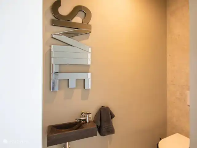 Location de Vacances Curaçao, Banda Ariba (est), Spaanse Water, appartement - Penthouse de luxe Casa Bon Vie WC séparé avec lavabo.